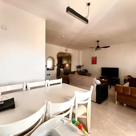 Dom wakacyjny Duplex, 3 Bedroom With Sea View Deniz Manzarali Dublex 3 Yatak Odali